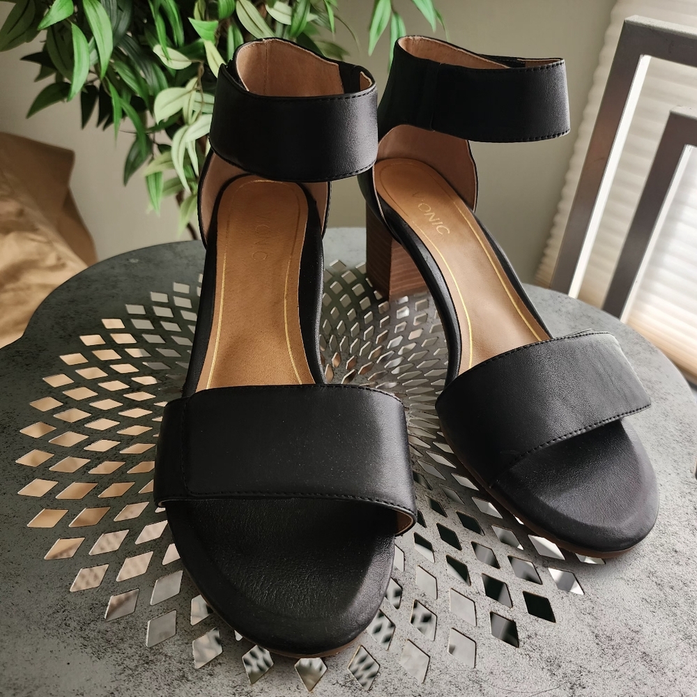 Vionic Solana black leather velcro ankle strap sandals size 8 M
